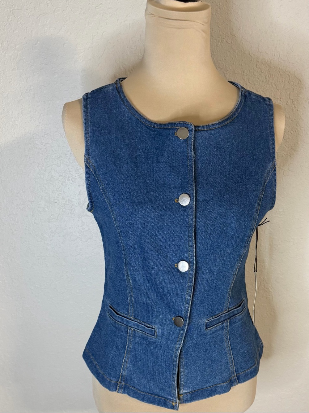 Haute Monde Women’s Denim Botton-Front Top Crew Neck Button- Size Large